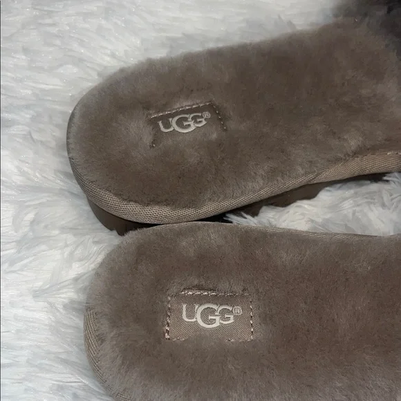 UGG Plush Grey Slippers Size 8 - Picture 2 of 6